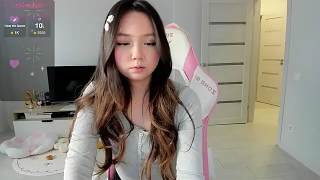 Snapshot of Fluffy_Rose chatting on May 16, 10:36 am Fluffy Rose online show from May 16, 10:36 am