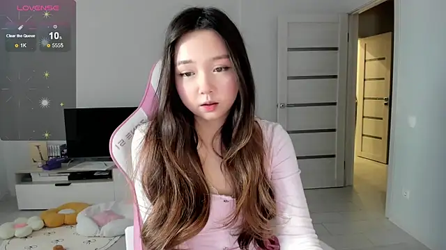 Snapshot of Fluffy_Rose chatting on May 26, 12:28 am Fluffy Rose online show from May 26, 12:28 am