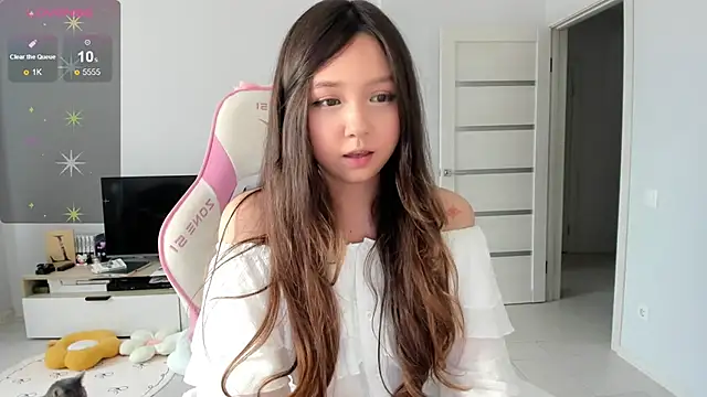 Snapshot of Fluffy_Rose chatting on June 11, 8:12 am Fluffy Rose online show from June 11, 8:12 am