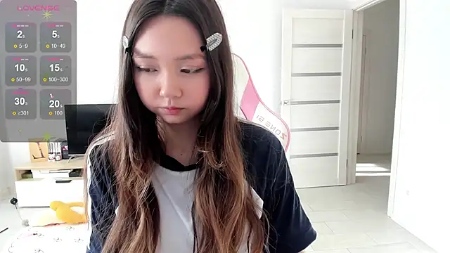 Snapshot of Fluffy_Rose chatting on June 19, 12:26 am Fluffy Rose online show from June 19, 12:26 am