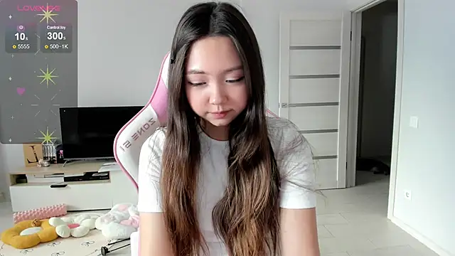 Snapshot of Fluffy_Rose chatting on July 11, 1:19 am Fluffy Rose online show from July 11, 1:19 am