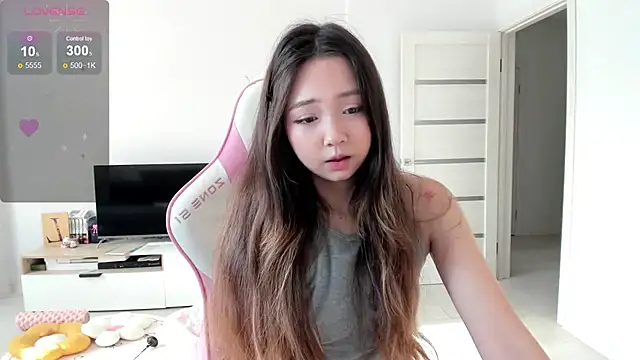 Snapshot of Fluffy_Rose chatting on July 12, 1:18 am Fluffy Rose online show from July 12, 1:18 am