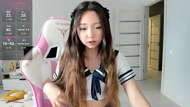 Snapshot of Fluffy_Rose chatting on July 17, 1:23 am Fluffy Rose online show from July 17, 1:23 am