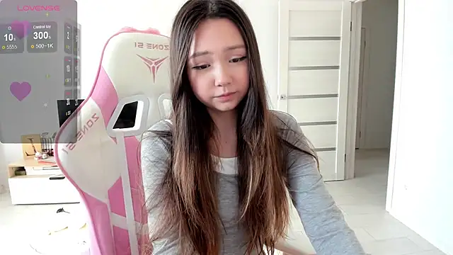 Snapshot of Fluffy_Rose chatting on July 20, 1:53 am Fluffy Rose online show from July 20, 1:53 am