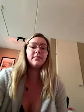 xX HotCouple Xx online show from September 21, 8:49 am