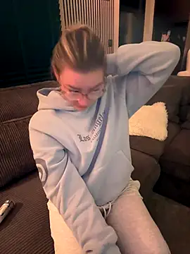 xX HotCouple Xx online show from November 16, 6:46 pm