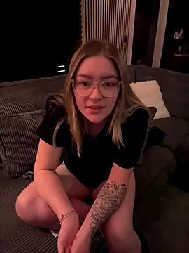 xX HotCouple Xx online show from November 18, 6:01 pm