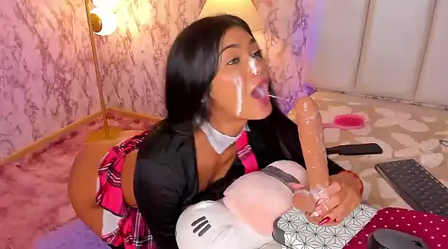 Snapshot of CaseyPiierce chatting on February 8, 3:53 pm CaseyPiierce online show from February 8, 3:53 pm