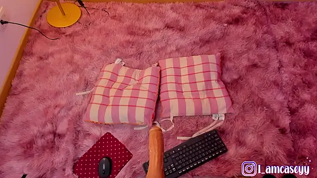 Snapshot of CaseyPiierce chatting on March 19, 6:44 pm CaseyPiierce online show from March 19, 6:44 pm