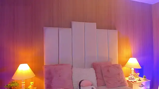 Snapshot of CaseyPiierce chatting on November 6, 7:59 pm CaseyPiierce online show from November 6, 7:59 pm