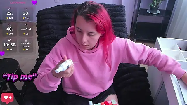 bonnie moon  online show from October 28, 8:22 pm