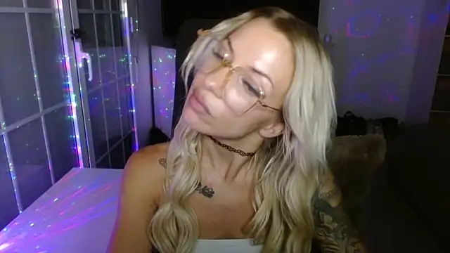Snapshot of JuicyJanexo chatting on June 12, 5:06 am JuicyJanexo online show from June 12, 5:06 am