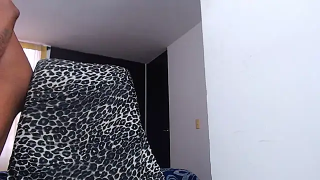 Snapshot of jhon_tomson1 chatting on December 19, 9:44 pm jhon tomson1 online show from December 19, 9:44 pm