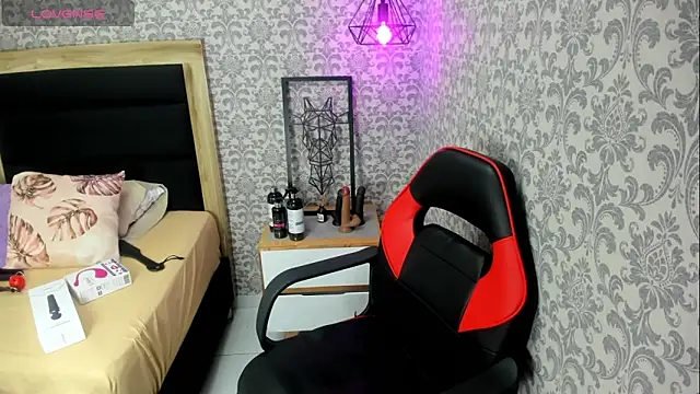 lizziemontana2 online show from March 21, 7:35 pm