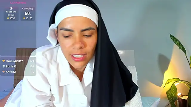 Snapshot of ClaraMariaMon chatting on December 17, 10:00 pm ClaraMariaMon online show from December 17, 10:00 pm