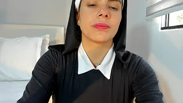 Snapshot of ClaraMariaMon chatting on June 5, 7:19 pm ClaraMariaMon online show from June 5, 7:19 pm