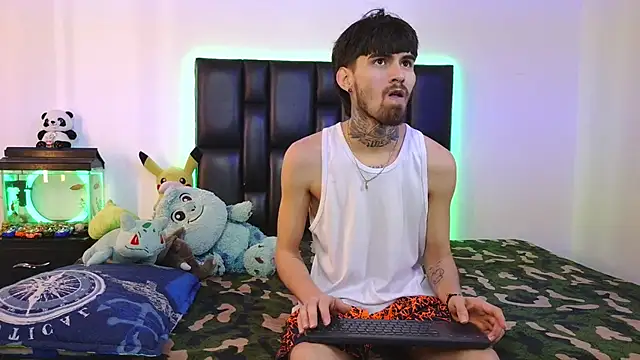 Snapshot of Brutal_Sex_Fucking chatting on February 12, 3:01 am Brutal Sex Fucking online show from February 12, 3:01 am