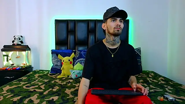 Snapshot of Brutal_Sex_Fucking chatting on March 4, 7:53 pm Brutal Sex Fucking online show from March 4, 7:53 pm