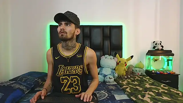 Snapshot of Brutal_Sex_Fucking chatting on March 13, 9:21 pm Brutal Sex Fucking online show from March 13, 9:21 pm