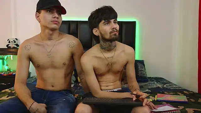 Snapshot of Brutal_Sex_Fucking chatting on March 16, 2:17 am Brutal Sex Fucking online show from March 16, 2:17 am