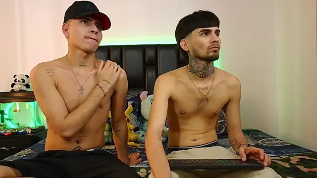 Snapshot of Brutal_Sex_Fucking chatting on March 18, 4:26 am Brutal Sex Fucking online show from March 18, 4:26 am