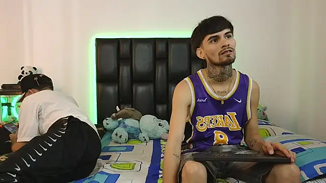 Snapshot of Brutal_Sex_Fucking chatting on March 21, 10:02 pm Brutal Sex Fucking online show from March 21, 10:02 pm