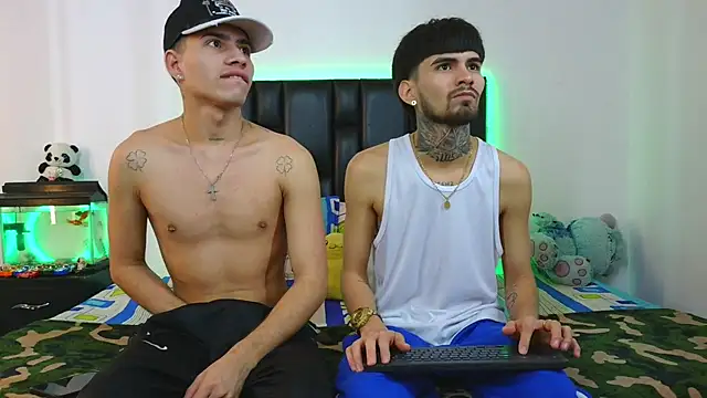 Snapshot of Brutal_Sex_Fucking chatting on March 24, 9:20 pm Brutal Sex Fucking online show from March 24, 9:20 pm