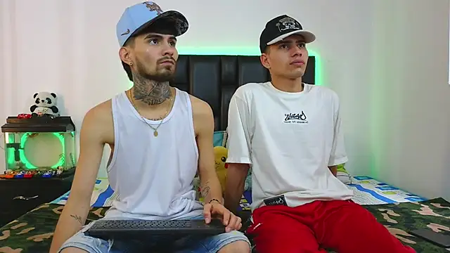 Snapshot of Brutal_Sex_Fucking chatting on March 25, 9:43 pm Brutal Sex Fucking online show from March 25, 9:43 pm