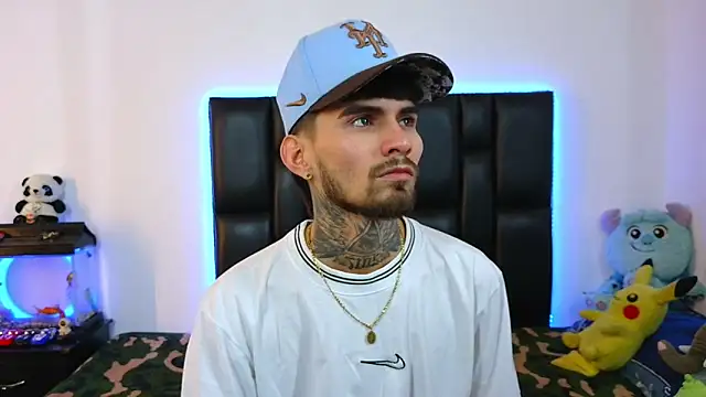 Snapshot of Brutal_Sex_Fucking chatting on March 26, 8:58 pm Brutal Sex Fucking online show from March 26, 8:58 pm