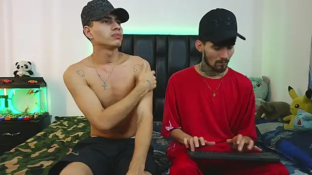 Snapshot of Brutal_Sex_Fucking chatting on April 3, 11:14 pm Brutal Sex Fucking online show from April 3, 11:14 pm