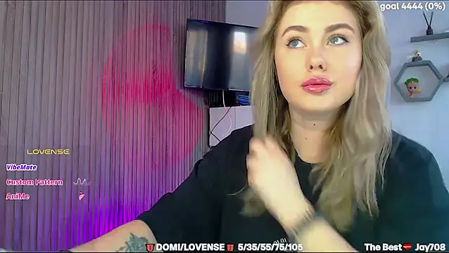 Snapshot of SuchCute chatting on February 16, 3:24 am SuchCute online show from February 16, 3:24 am