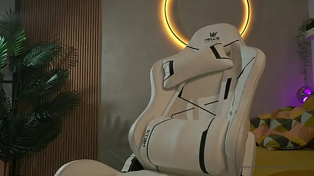 Snapshot of emma_land chatting on March 20, 6:29 am emma land online show from March 20, 6:29 am