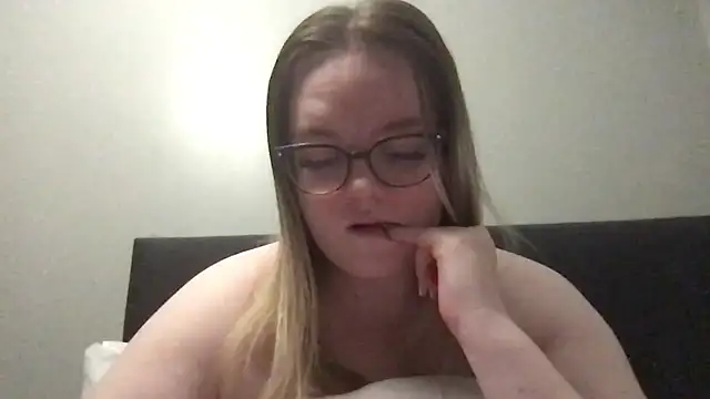 honeyyy24 online show from September 23, 9:07 pm