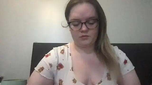 honeyyy24 online show from October 26, 6:25 pm