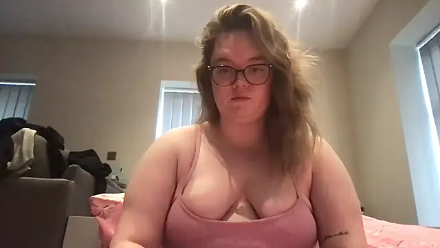 honeyyy24 online show from April 28, 9:03 am