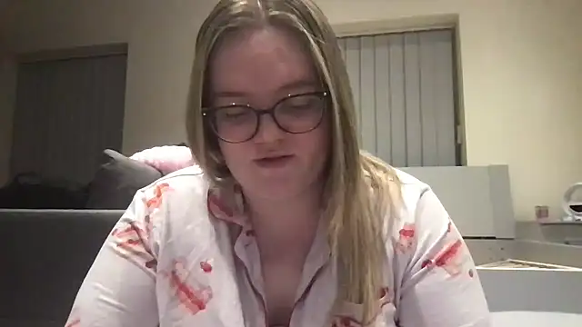 honeyyy24 online show from May 6, 10:04 pm
