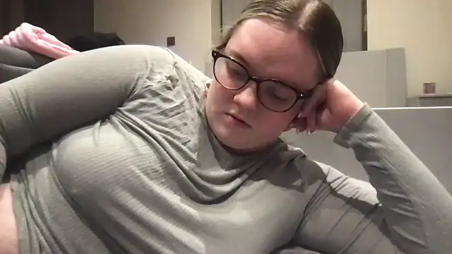 honeyyy24 online show from May 9, 10:48 pm