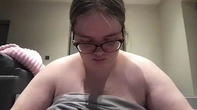 honeyyy24 online show from May 11, 9:23 pm