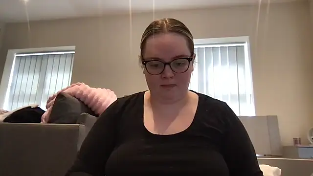honeyyy24 online show from May 14, 12:23 pm