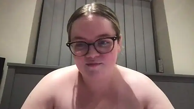 honeyyy24 online show from May 26, 10:28 pm