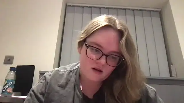honeyyy24 online show from May 28, 11:24 pm