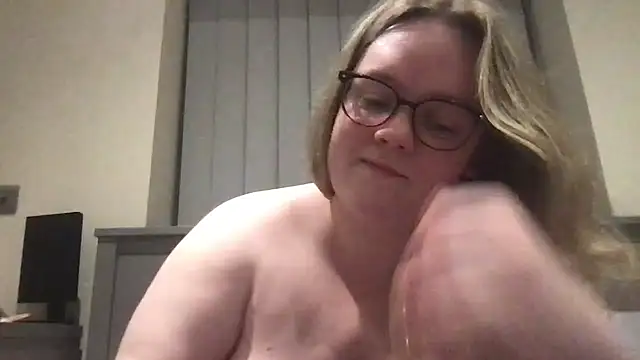honeyyy24 online show from May 31, 1:36 am