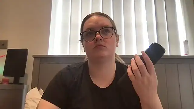 honeyyy24 online show from June 4, 11:38 am