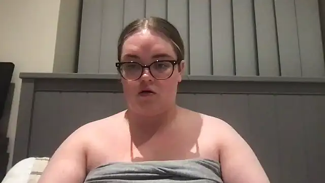 honeyyy24 online show from July 7, 10:36 pm
