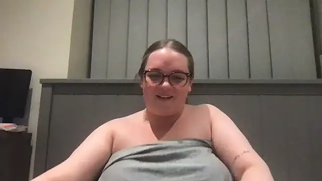 honeyyy24 online show from July 8, 10:03 pm