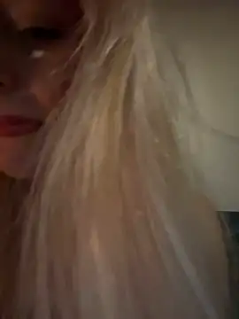 Lolitaxlola online show from March 18, 7:10 pm