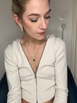 Lolitaxlola online show from February 15, 7:51 am