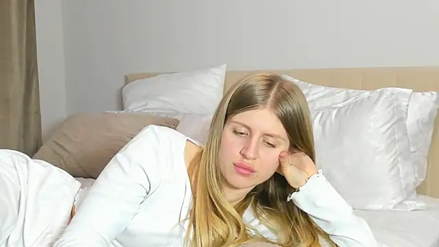 kirraa  online show from February 2, 7:56 pm