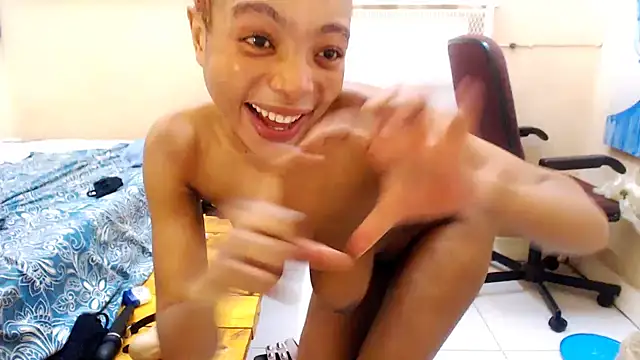 Snapshot of CaramelDelux27 chatting on February 2, 10:13 am CaramelDelux27 online show from February 2, 10:13 am