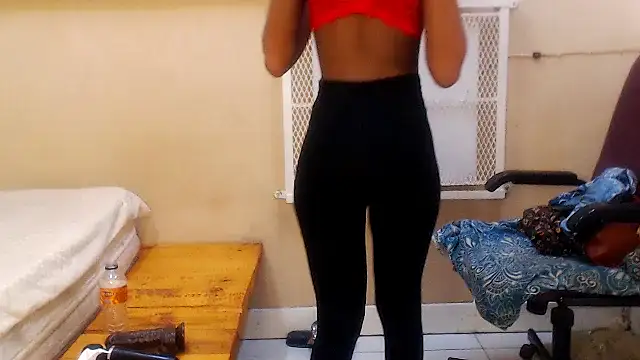 Snapshot of CaramelDelux27 chatting on February 10, 6:42 am CaramelDelux27 online show from February 10, 6:42 am